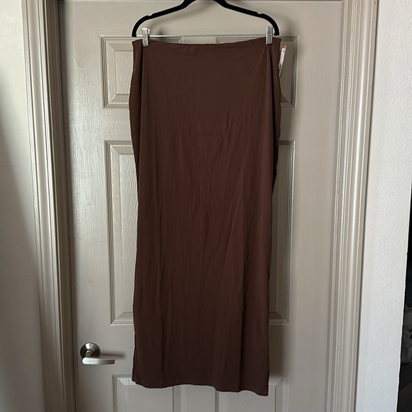 SKIMS | Fits Everybody Long Skirt - Picture 6 of 11